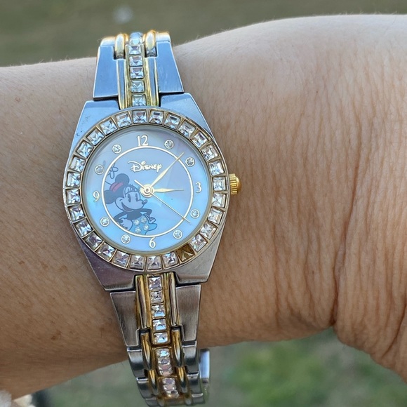 Disney Minnie Mouse watch stainless steel crystal embellished fits up to 7.25” - Picture 4 of 12